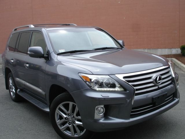 For sale: 2013 Lexus LX 570 4WD 4dr SUV Jeep Full Options Perfect Cond